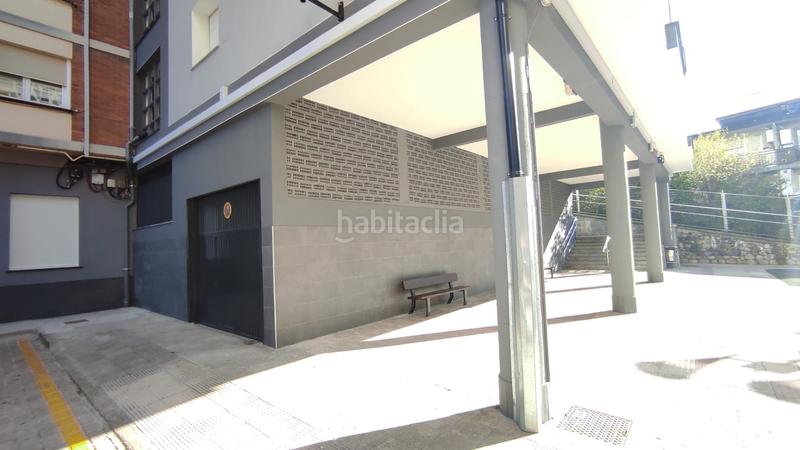 Foto f051ed81-befc-40f6-9f3f-5e48642fced2. Aparcament cotxe a Ermua