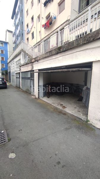 Foto b51c0c64-81a6-428c-b1ca-21ab03e751c8. Aparcament cotxe a Eibar