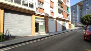 Local Comercial a Barrio ongarai hauzoa 4. Gran local diáfano  para negocio o garaje y camarotes. tiene dos