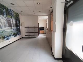 Miete Geschäftsraum  De la villa sexto centenario kalea. Local zona céntrica y de mucho tránsito. en esquina, cuenta con