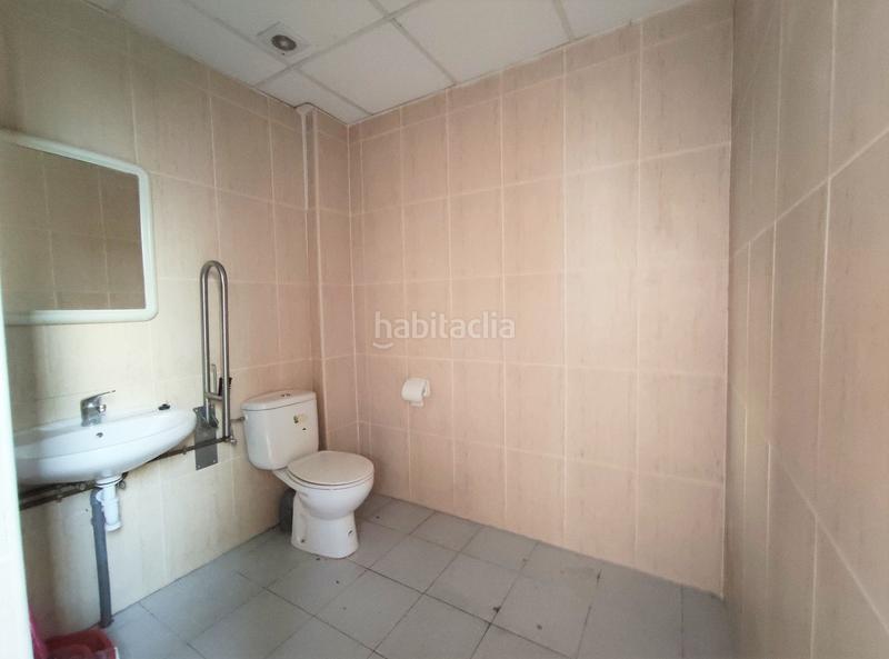 Foto e65405bc-7a2d-41b8-b16b-ca9a2f1eb458. Location local commercial dans Ermua