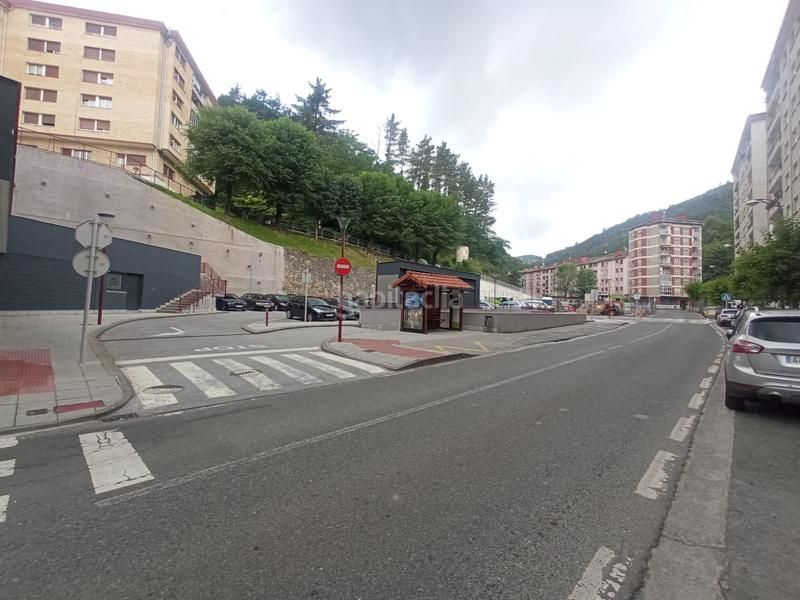 Foto c61f8d17-66b3-4376-84be-ef2a4451103d. Aparcament cotxe a Ermua