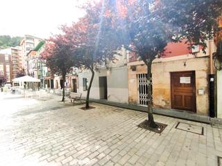 Local Comercial  Zubiaurre kalea. Local comercial con gran escaparate. en plena calle peatonal  mu