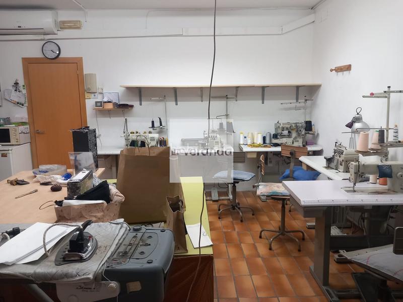 Foto c456f6ad-db6e-42ad-a02c-bc2aae7e2871. Alquiler local comercial local en galerias mercacentro en Ripollet