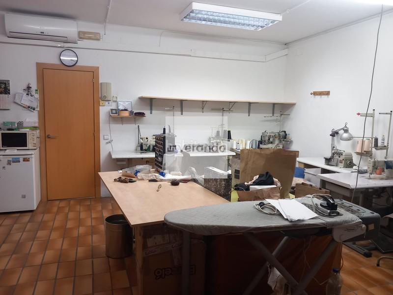 Foto 173d16ec-d026-4a88-915a-3de4218fad59. Location local commercial dans Casc Antic Ripollet