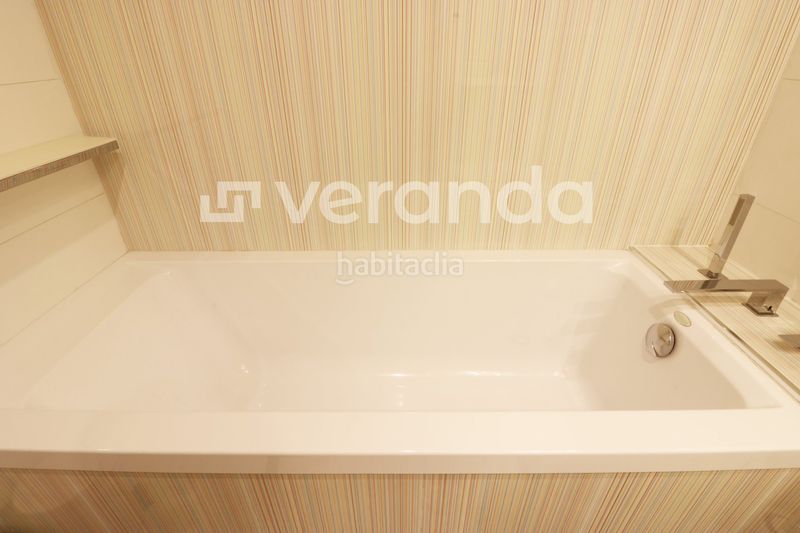 Foto a63c0c5c-5385-4e72-a81c-b9b77c1e4aa7. Casa adossada amb calefacció a Centre Ripollet