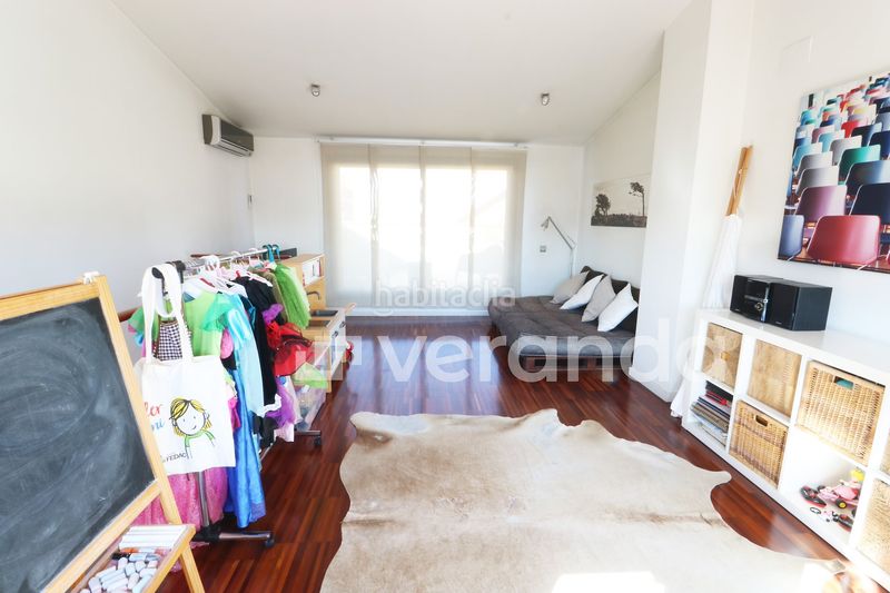 Foto b8cd7144-7fa6-4865-a272-51d225c0c21a. Casa adossada amb calefacció a Centre Ripollet