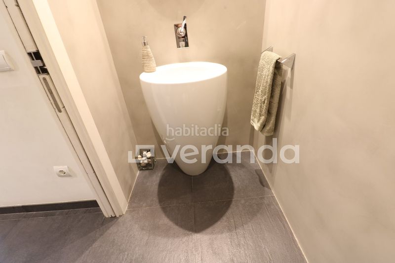 Foto fa390233-5081-45a9-b5dd-657fb76488ab. Casa adossada amb calefacció a Centre Ripollet