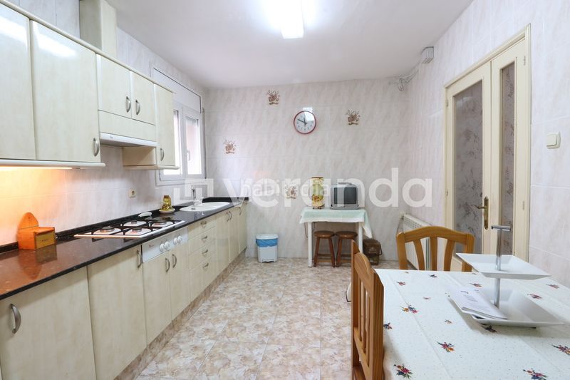 Foto ca01f4d9-26de-4e77-94fa-04c6b1884f11. Casa adossada amb aparcament a Centre Ripollet
