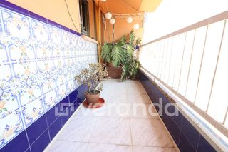 Dachwohnung in Ajuntament-Maragall. Atico 107 m2 5 habitaciones dobles con  balconterraza
