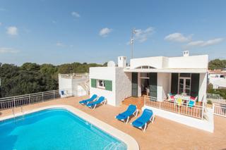 Maison jumelée à Avinguda de sa punta 24. Espaciosa villa con licencia turística en venta en cala galdana