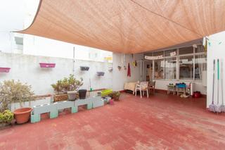 Casa a Ferreries poble. Casa de pueblo con garaje y piscina en ferreries