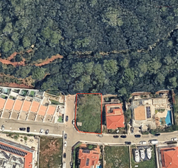 Terreny residencial a Ferreries poble. Solar en zona residencial de ferreries