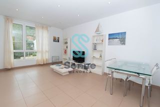 Pis  Jaime mascar�. Amplio piso con ascensor, balc�n y patio interior en ferreries