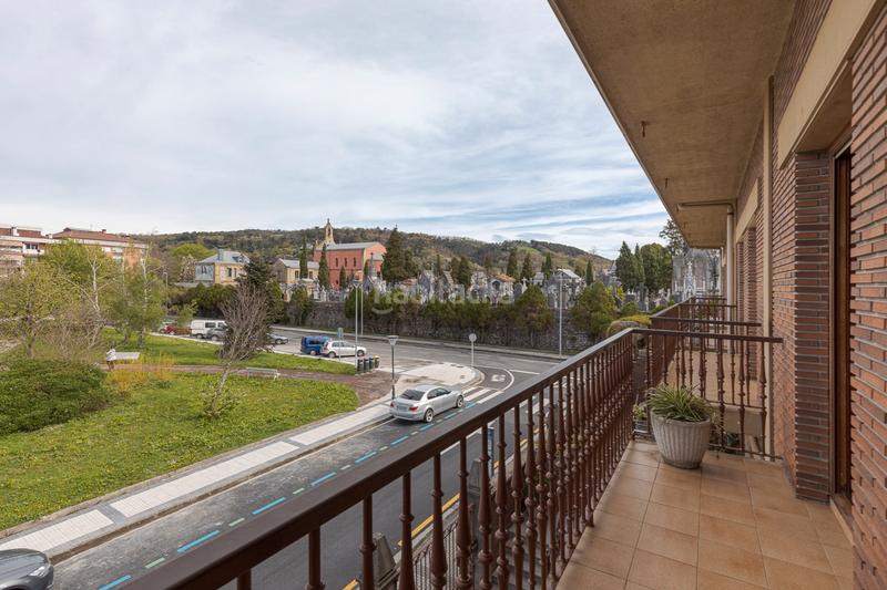 Foto d011be61-ece8-4cfc-b801-861f76566410. Rent semi detached house with heating parking in Egia Donostia - San Sebastián