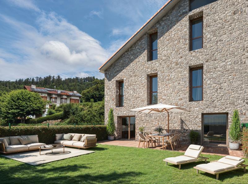 Foto 272ea071-dc85-48d4-8c6f-744f5f2be672. Casa adossada amb calefacció aparcament piscina a Usurbil