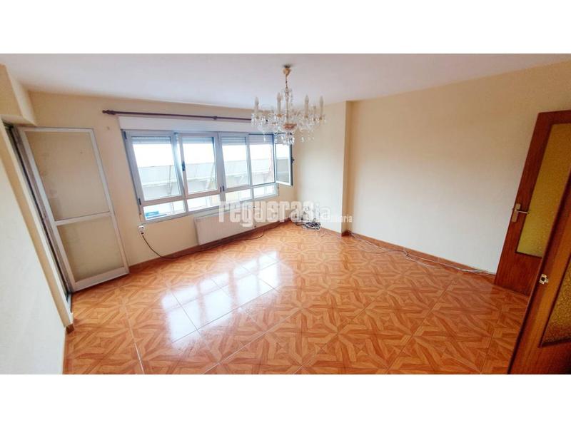 Foto 2afb361b-c88c-4699-be21-9b6aad2d6e74. Piso  en venta en la calle juan ochoa, en Centro Avilés