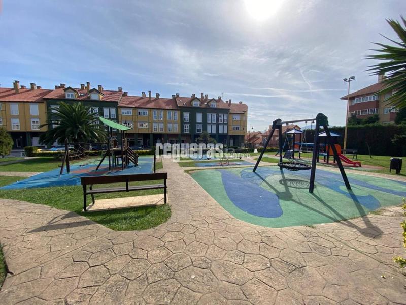 Foto 897f815a-86d0-4e78-9510-1f194e9c1d66. Dúplex amb calefacció aparcament piscina a Coto Carcedo Castrillón