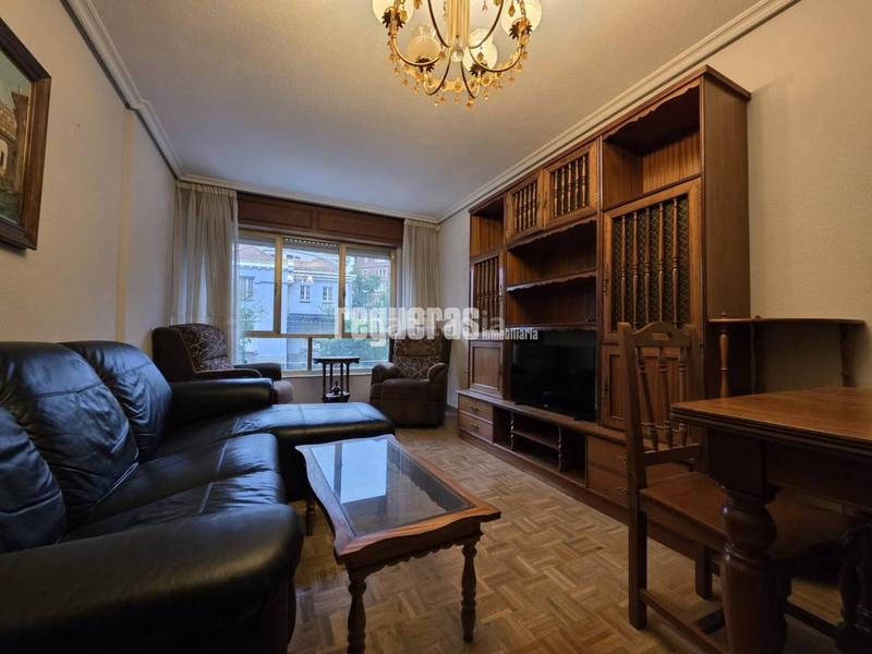 Foto 5f4a7ffc-a721-4b2a-b21c-8740fe31f531. Flat with heating parking in Centro Avilés