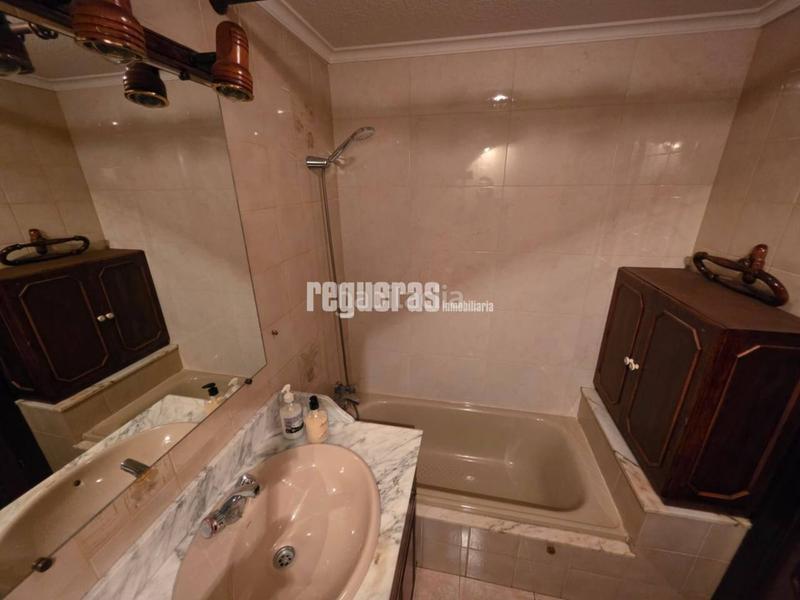 Foto 8acd95d2-4f36-441e-890b-f9ce175d5b05. Flat with heating parking in Centro Avilés