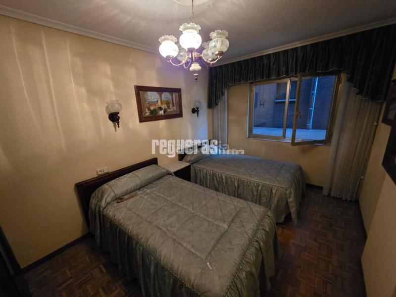 Foto 93cc9749-5547-406a-8624-66905d42e405. Flat with heating parking in Centro Avilés