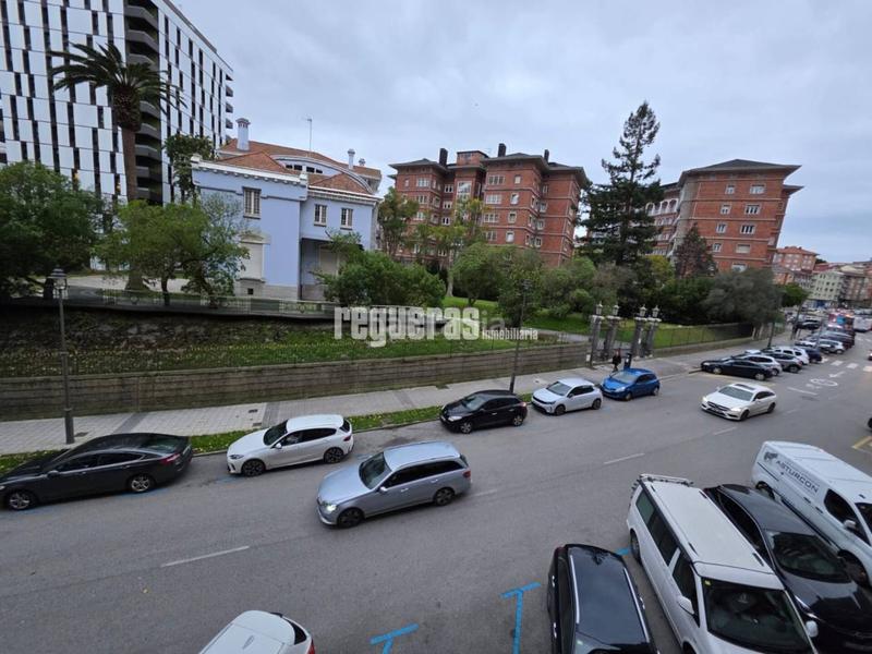 Foto ba86272b-a42d-4942-9fd9-9b1e1a4955f2. Flat with heating parking in Centro Avilés