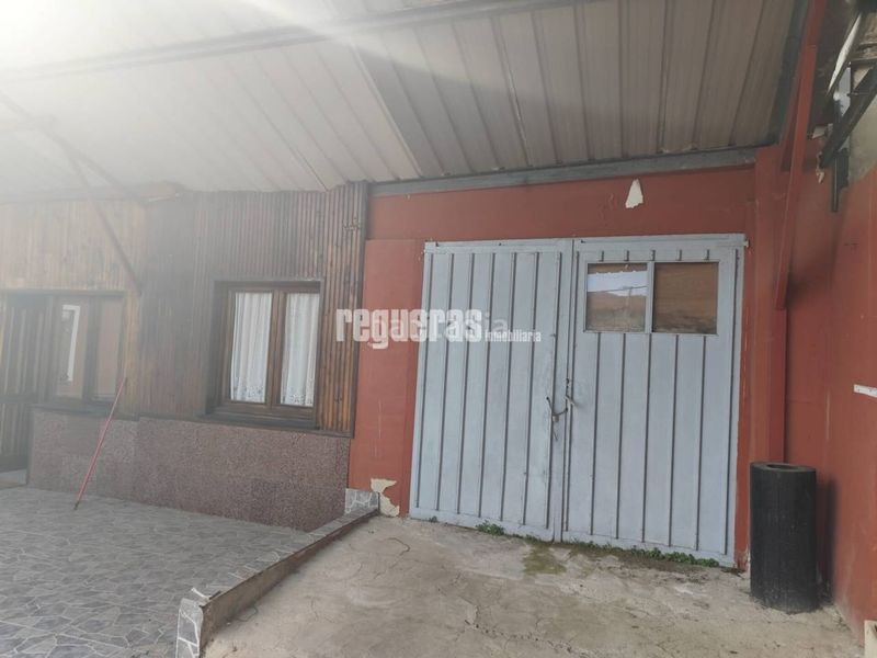Foto 5b3d5ca7-5e3b-4682-9115-47181d77229a. Casa amb calefacció aparcament a Pravia
