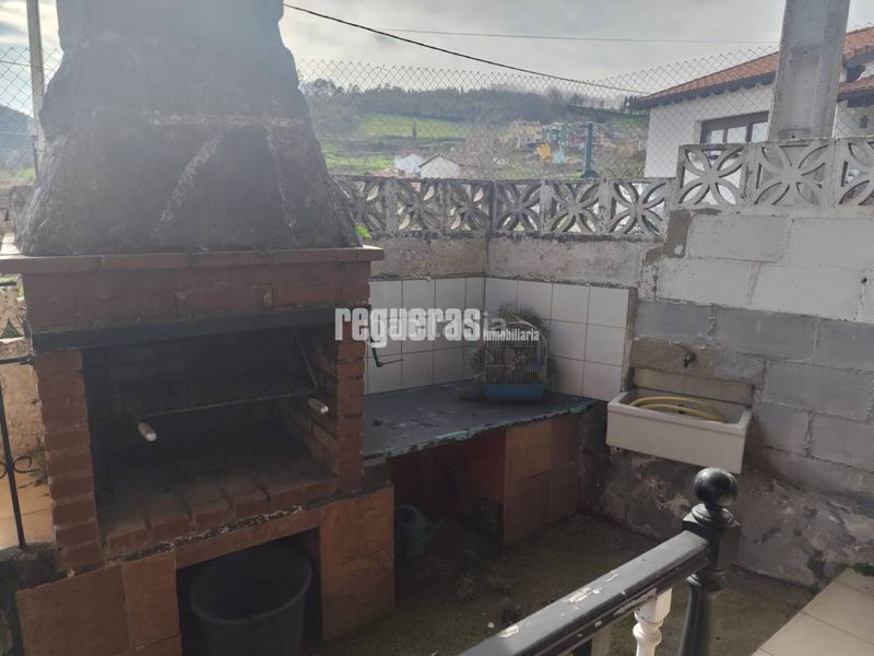 Foto 628f9894-973c-4026-8a1e-0d655284e17d. Casa amb calefacció aparcament a Pravia