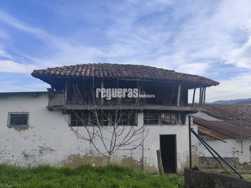 Foto 9b3457f8-735d-48e7-aae1-9c6b2c07dfba. Casa amb calefacció aparcament a Pravia