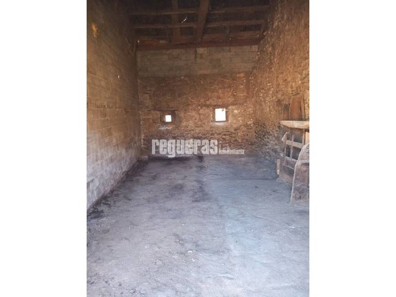 Foto feb8ffa7-289b-4152-b47f-933e4ded5828. Casa a Burón