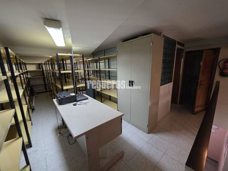Foto 70a8b447-0993-4d08-91f6-e45fc48b7f99. Alquiler local comercial local en alquiler Centro en Avilés