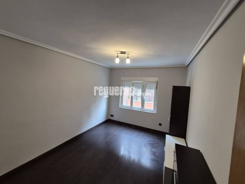Foto ae159e2f-fedc-4cb0-a1f0-a863a229f42c. Flat with heating in Versalles Avilés