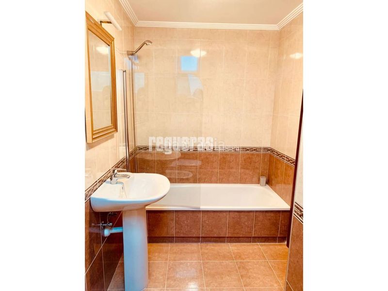 Foto b5de94b7-50eb-4f55-8bd7-28db861e7572. Rent flat with heating in El Carbayedo - El Quirinal Avilés