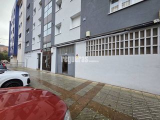 Rent Business premise  Calle gonzález abarca. Excepcional local en venta que ocupa la totalidad de la manzana