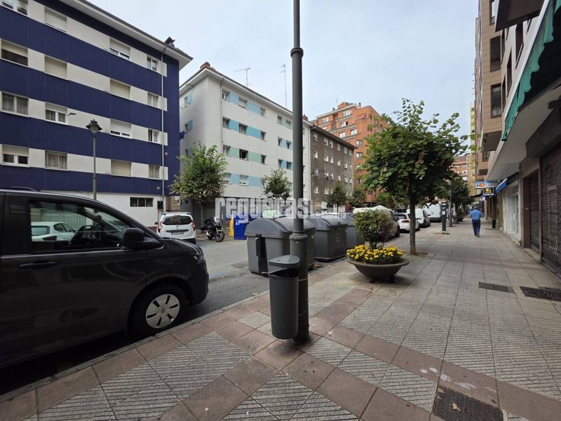 Foto eef4f2e2-a406-44e2-8d4d-5d8854aad1e2. Lloguer local comercial a Centro Avilés