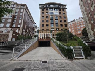 Miete Autoparkplatz  Camino brigadas internacionales. Alquiler plaza garaje en brigadas internacionales