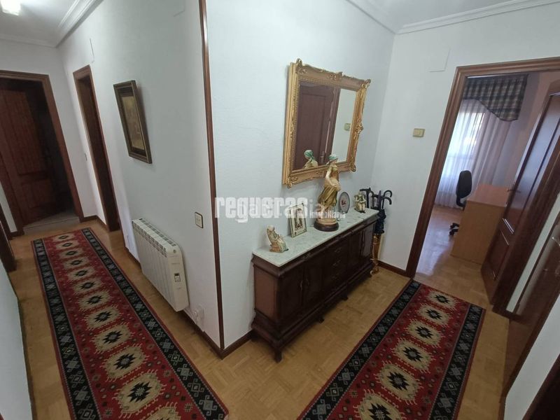 Foto 15be4979-3b32-49cc-9809-e246fe9f747b. Piso venta de piso amplio en fernando morán, . en Avilés