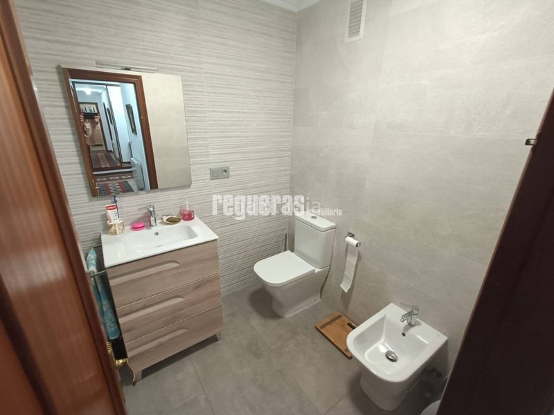 Foto 1bb1385f-ca70-4d0f-832a-72fc32f6f2cc. Piso venta de piso amplio en fernando morán, . en Avilés