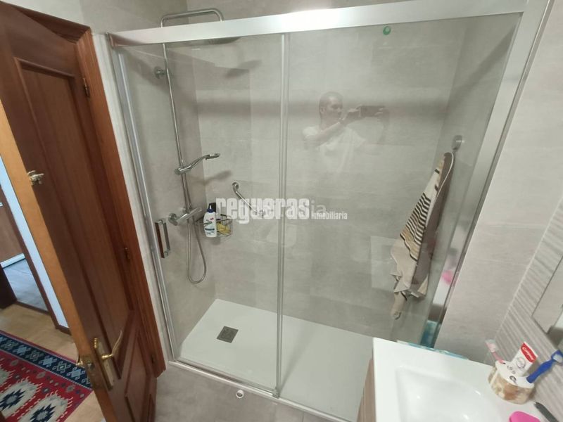 Foto 3a767080-e12e-4366-a2c7-077e4b29bda6. Piso venta de piso amplio en fernando morán, . en Avilés