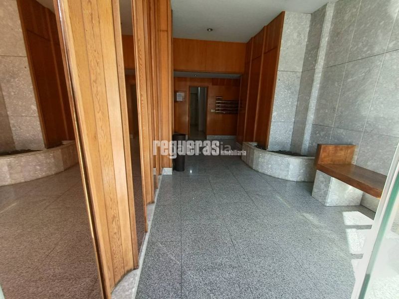 Foto 6986e9dc-bd14-479f-8b84-b706801452fa. Piso venta de piso amplio en fernando morán, . en Avilés