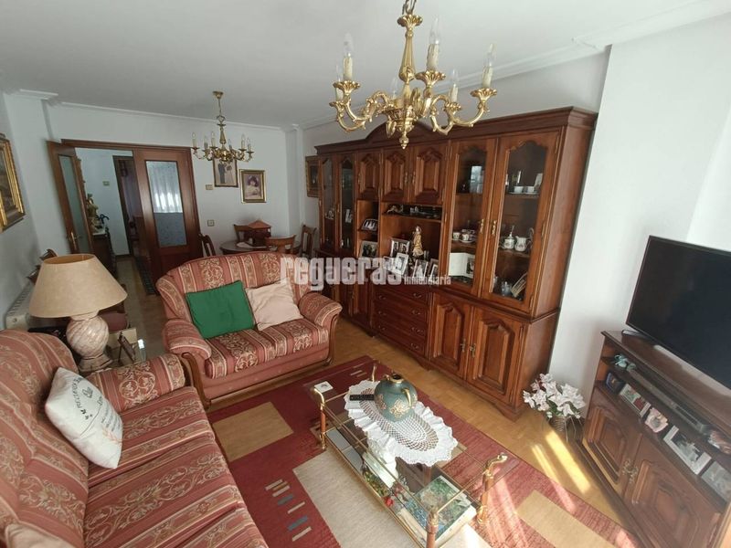 Foto 9f8101c0-f38c-455f-abdc-ff862feb4d0b. Piso venta de piso amplio en fernando morán, . en Avilés