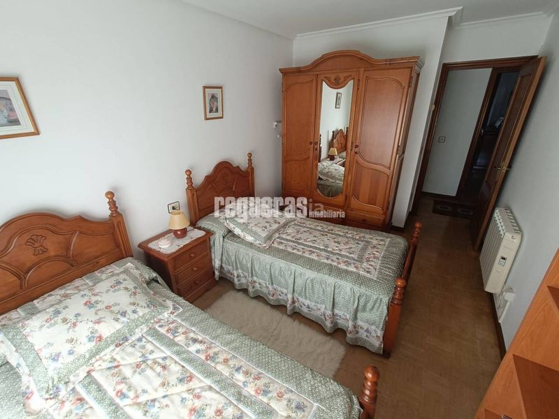 Foto e015c125-ade4-4595-ba48-ec12f1818535. Piso venta de piso amplio en fernando morán, . en Avilés