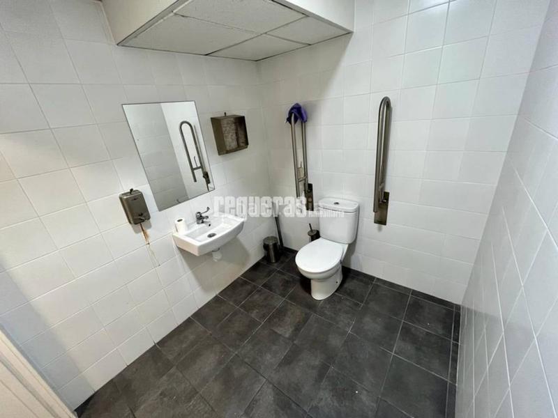 Foto 1ade6005-28d2-4405-80e7-bb8b52c3773f. Alquiler local comercial local en alquiler en Centro en Avilés