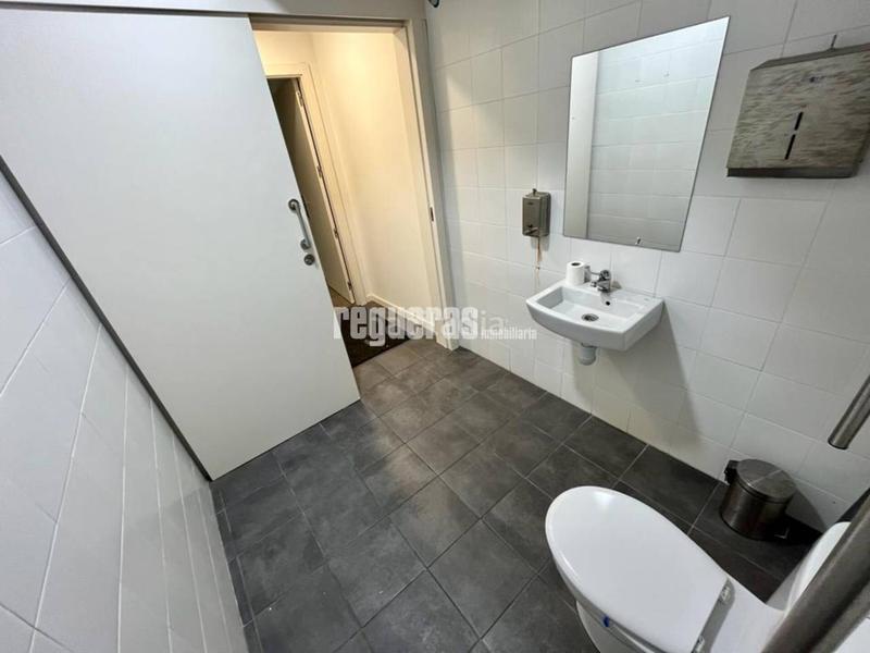 Foto 72324eae-319f-40a3-85f4-eabe1be94762. Rent business premise in Centro Avilés