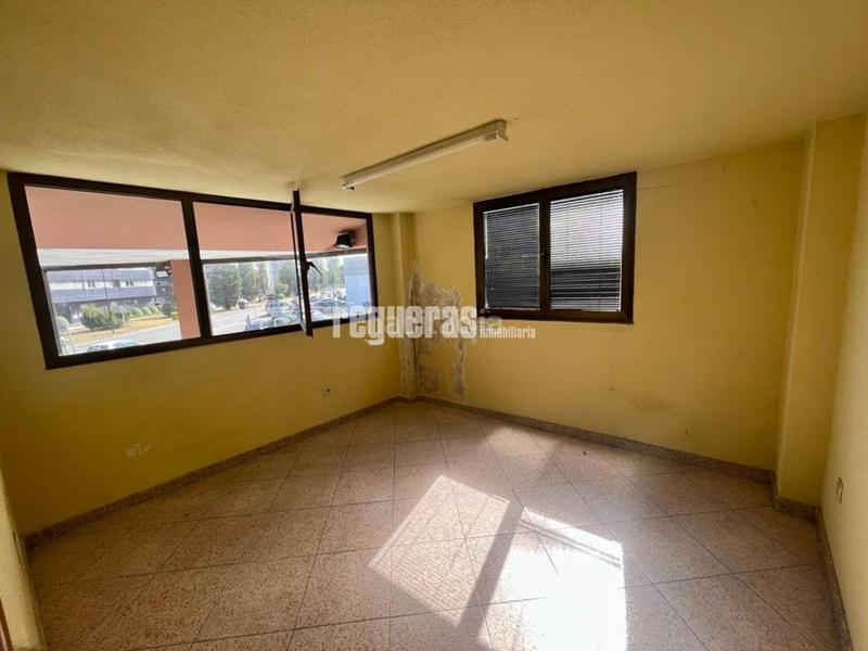 Foto d7fb573f-9f63-46db-8d94-34e6a715e2f5. Alquiler local comercial local con nave en alquiler en Castrillón
