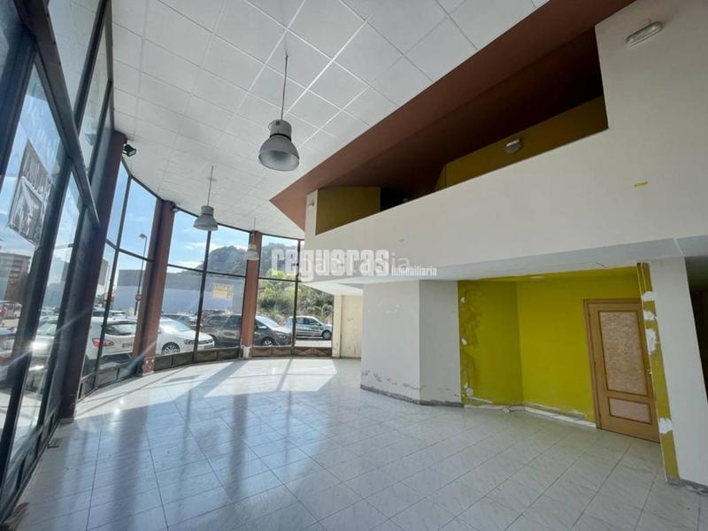 Foto 0e10b496-d105-4525-80fd-88147f777490. Lloguer local comercial a Salinas Castrillón