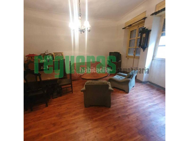 Foto a6de80cf-a69e-4997-8e55-b1f826759185. Edifici a Centro Avilés