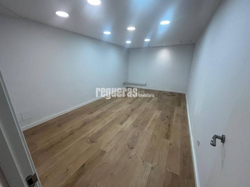 Foto cb6517e3-49be-4a7a-adfa-26a222f25928. Lloguer local comercial a Centro Avilés
