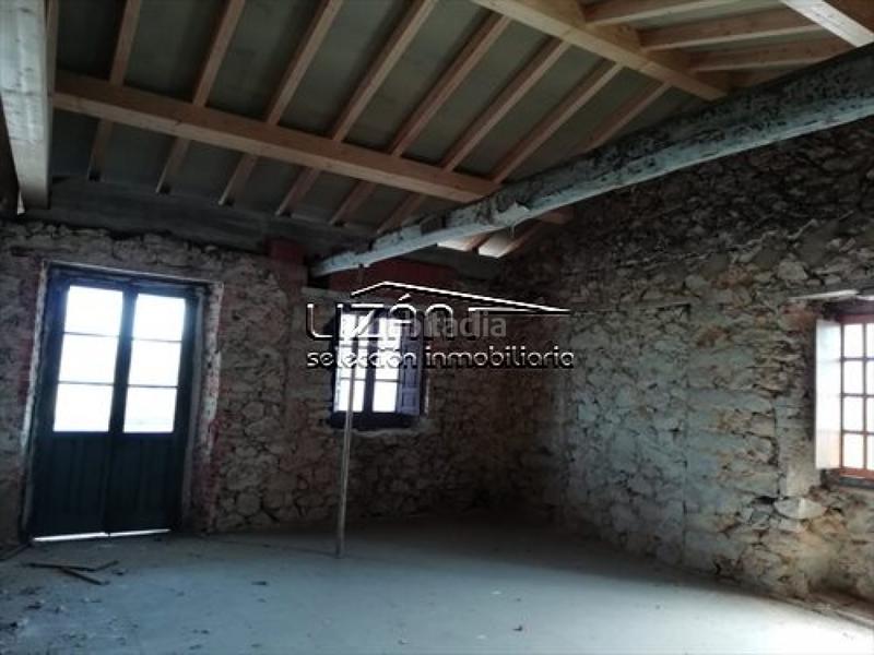 Foto 4c845368-6ed3-4598-b8f9-57806fba10d2. Casa bifamiliare con parcheggio in Parroquias Sur - La Manjoya Oviedo