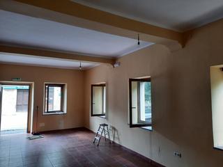 Local commercial à Teverga. Se vende bajo con posibilidad de cambio a vivienda en entrago de